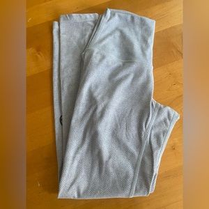 Ptula size small, herringbone leggings